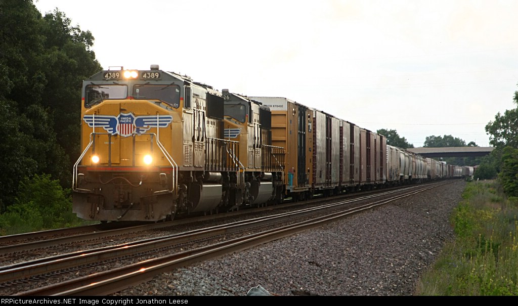 UP SD70M's head west on the NYC